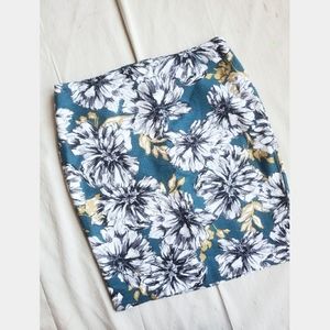 🔴3/$20 Ann Taylor Floral Back Zip Up Career Work Professional Pencil Skirt